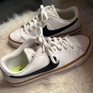 Nike Court Legacy Sneakers